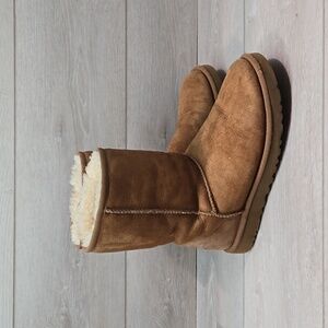 Ugg Australia Women 5825 Suede Sheepskin Boots shoes sz 8